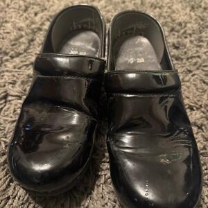 Black leather clogs #clogs #leather